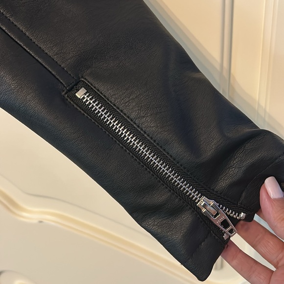 Blank NYC Sherpa and leather jacket. NWOT. Girls Size XL - Picture 5 of 7